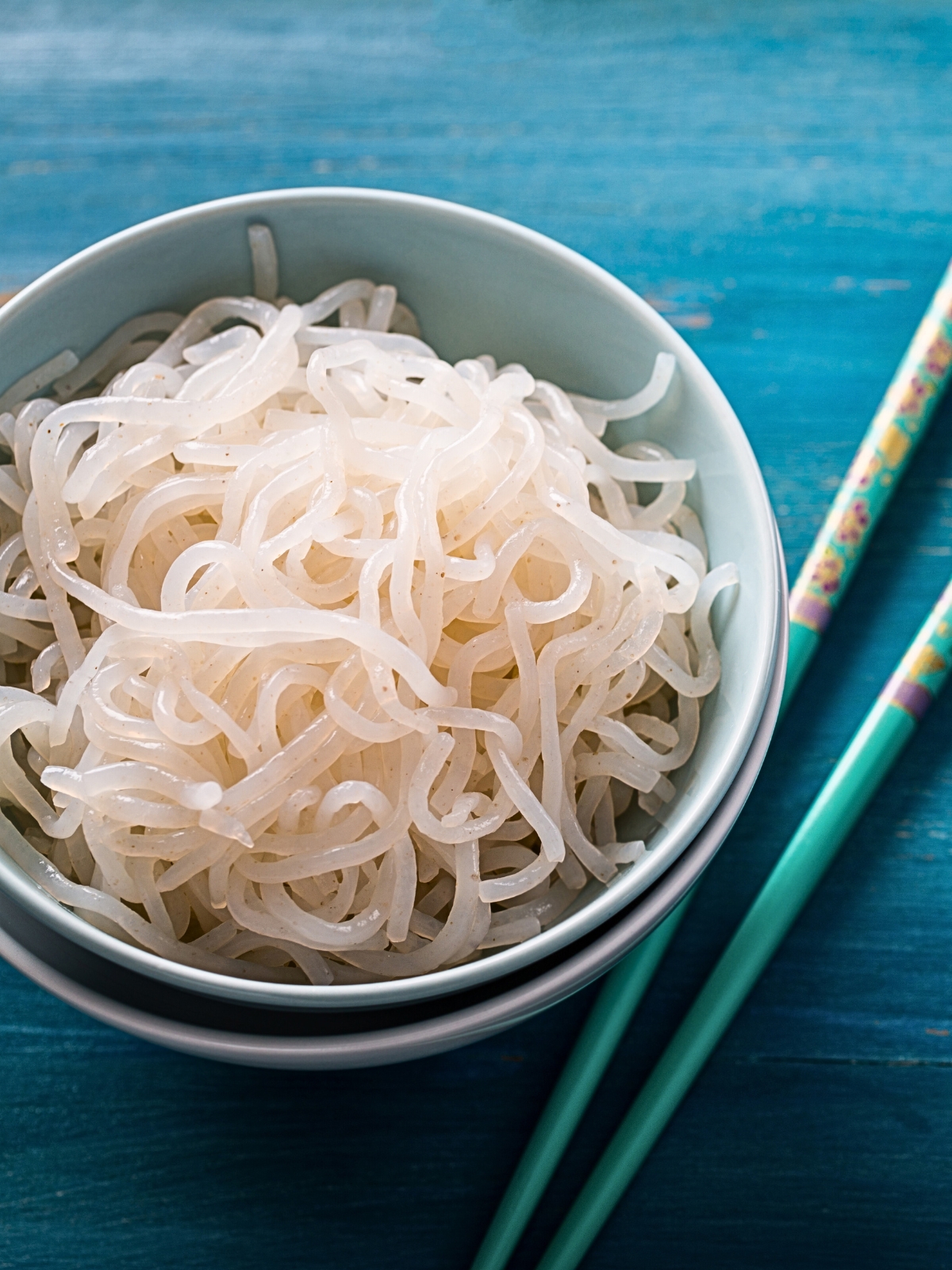 Boiled Shirataki Noodles in a ceramic bowl.